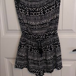 Cute black and white romper!